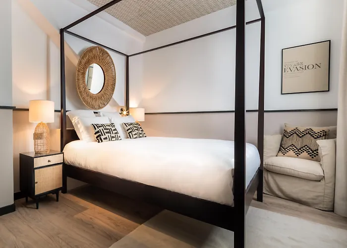 Maisons Du Monde Hotel & Suites - La Rochelle Vieux Port